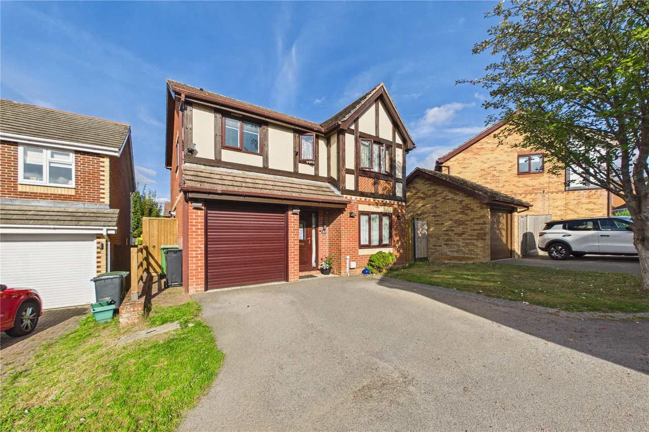 4 bed house for sale, Primrose Gardens, Hatch Warren, RG22