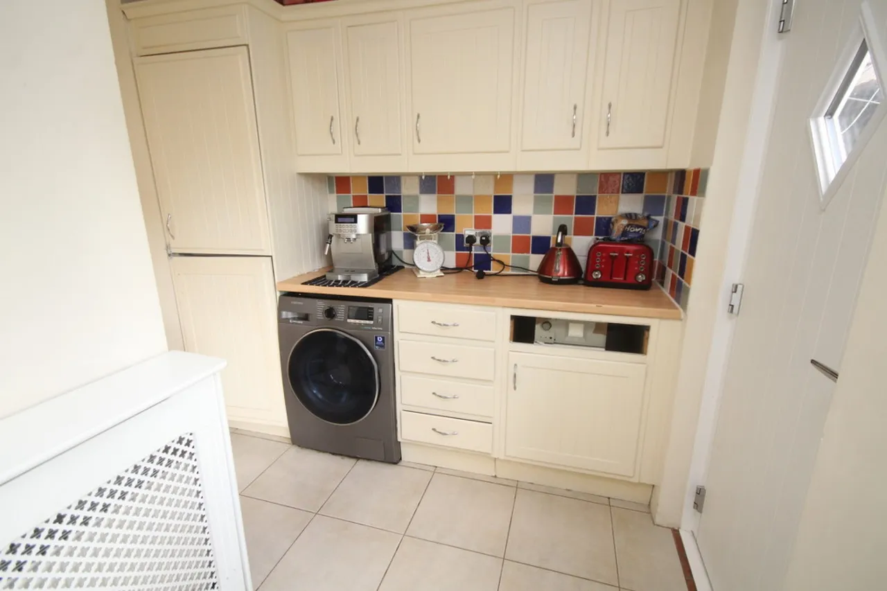 Glebe Road, Egham, photo 25