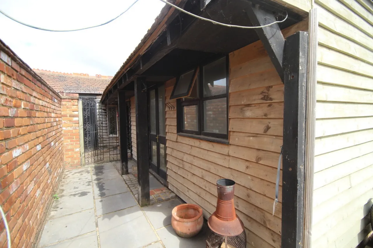 Glebe Road, Egham, photo 23