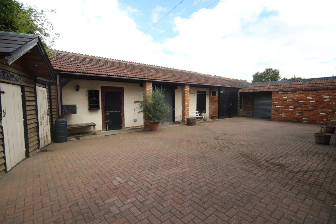 Glebe Road, Egham, photo 8