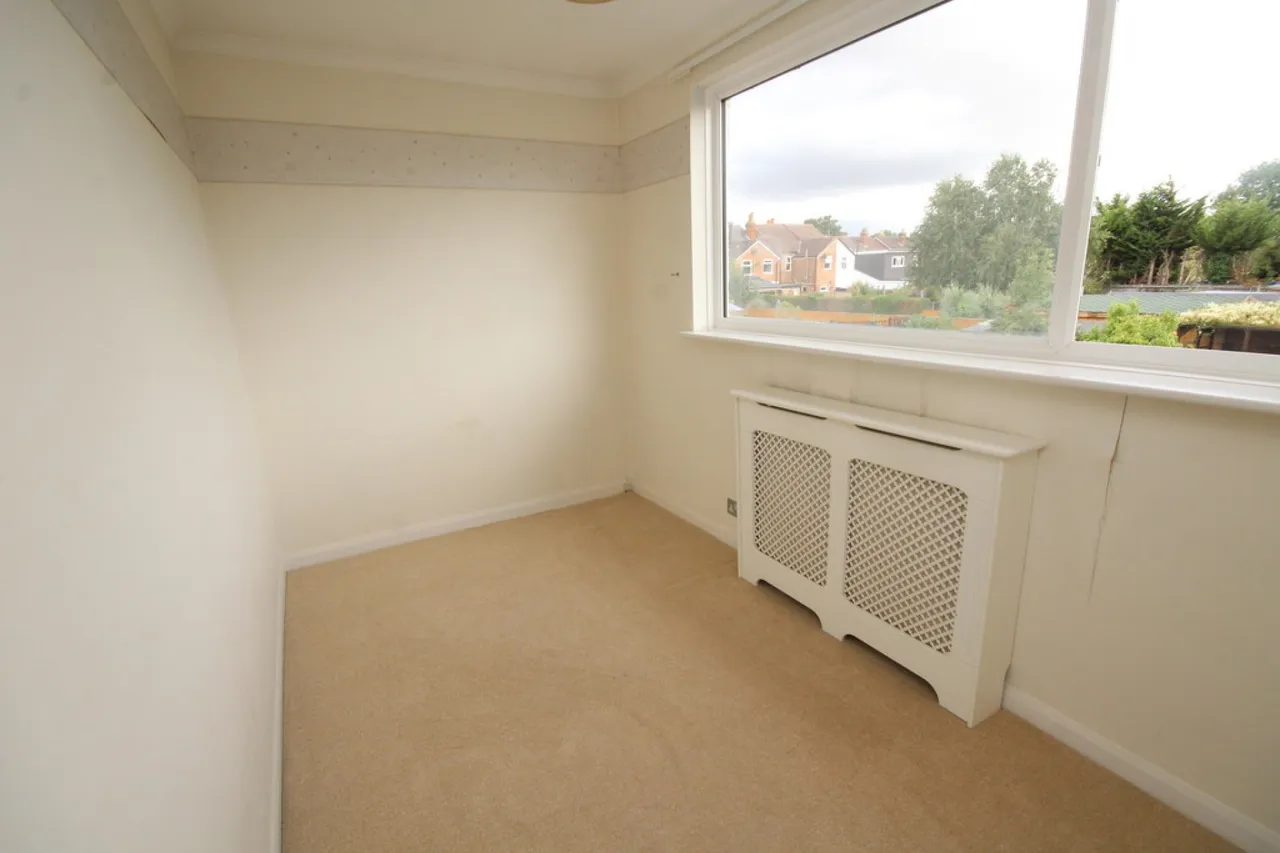 Glebe Road, Egham, photo 7