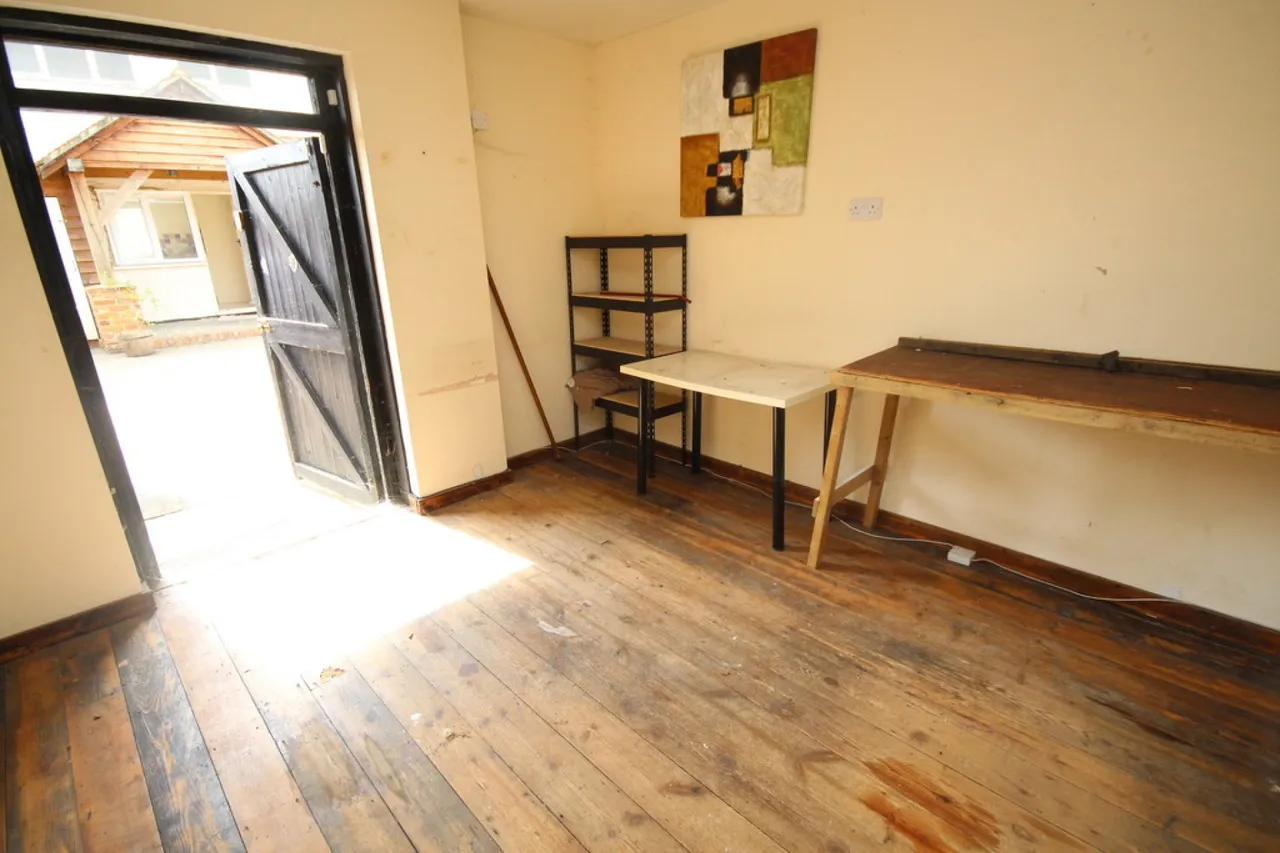 Glebe Road, Egham, photo 12