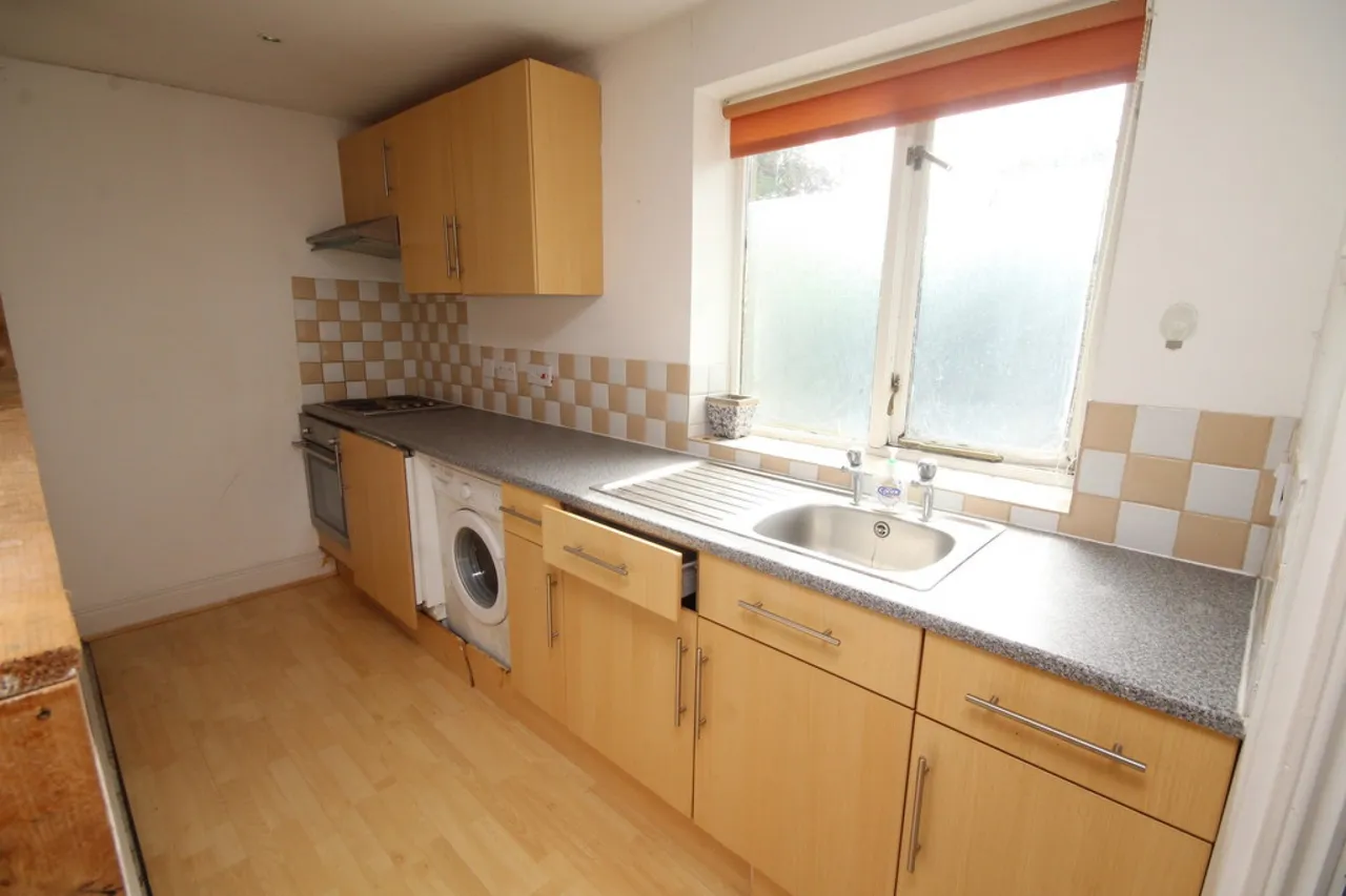 Glebe Road, Egham, photo 11