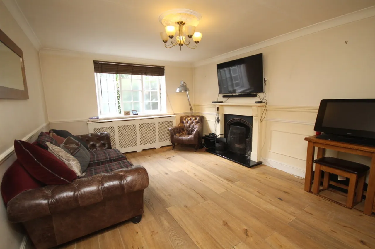 Glebe Road, Egham, photo 2