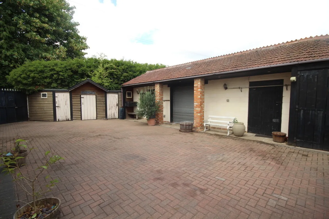 Glebe Road, Egham, photo 27