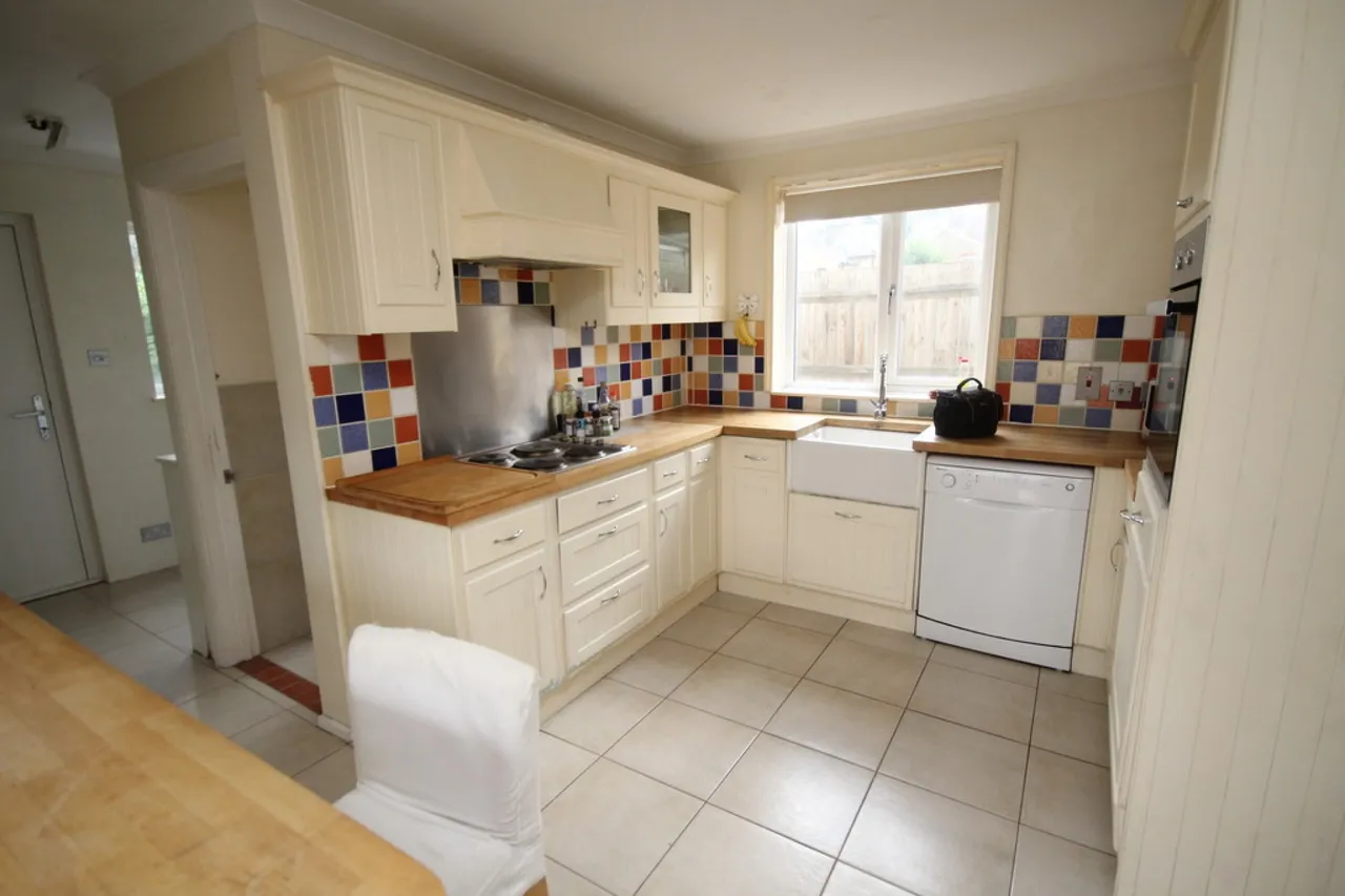 Glebe Road, Egham, photo 4