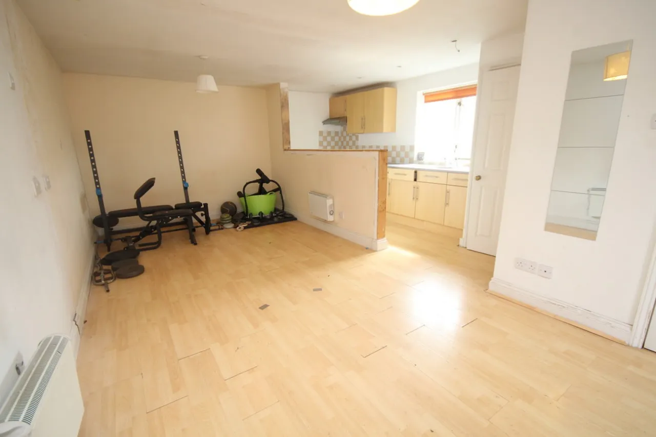Glebe Road, Egham, photo 9