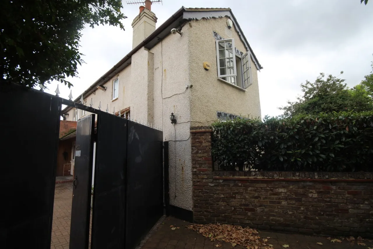 Glebe Road, Egham, photo 17