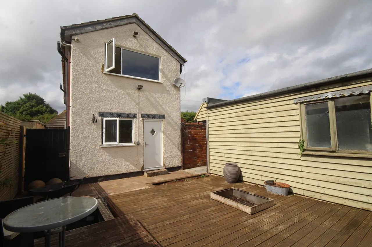 Glebe Road, Egham, photo 22