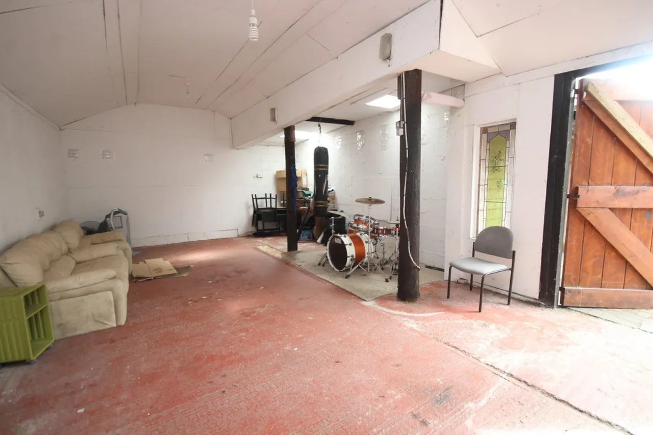 Glebe Road, Egham, photo 10