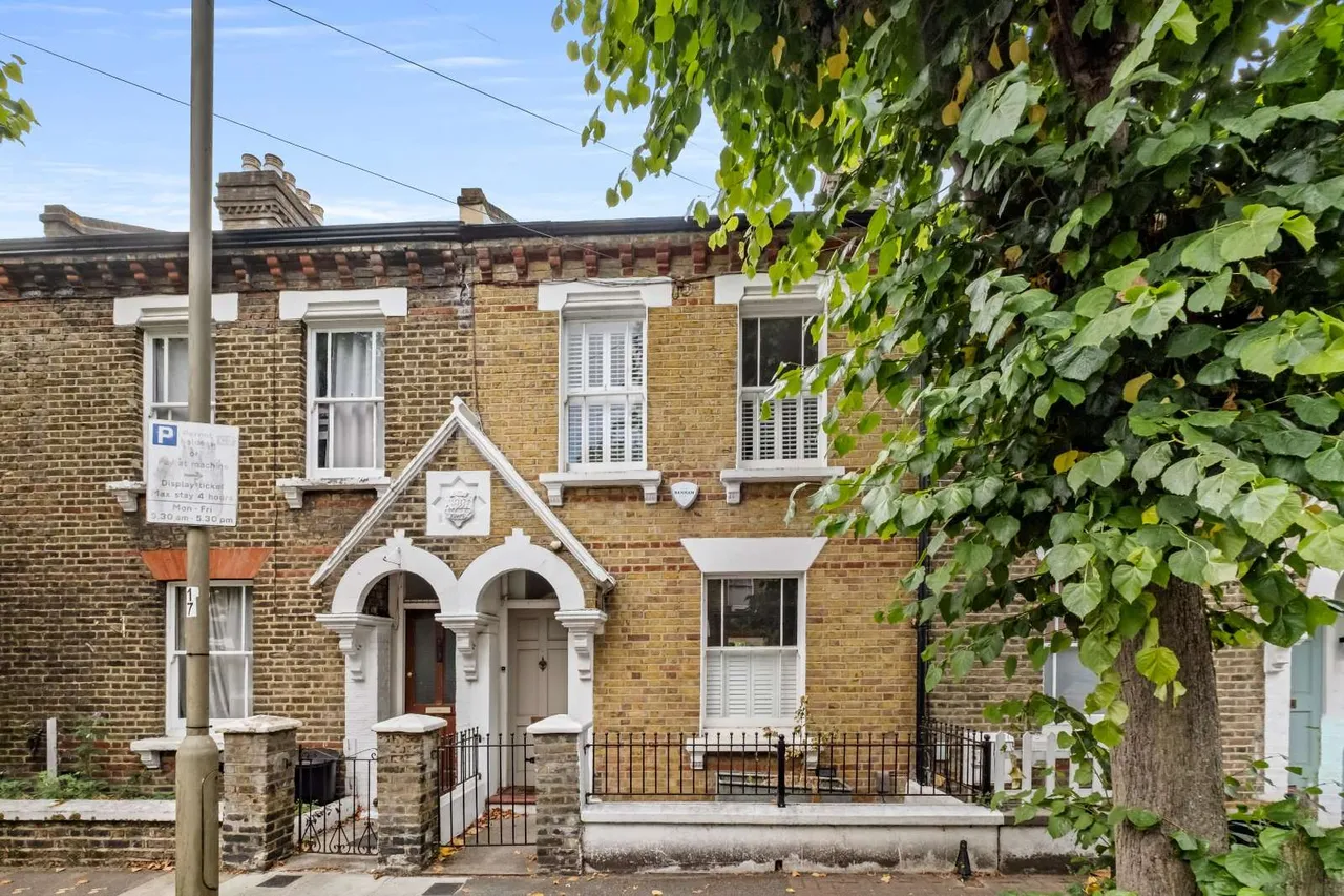 2 bed house for sale, Ashbury Road, London, SW11