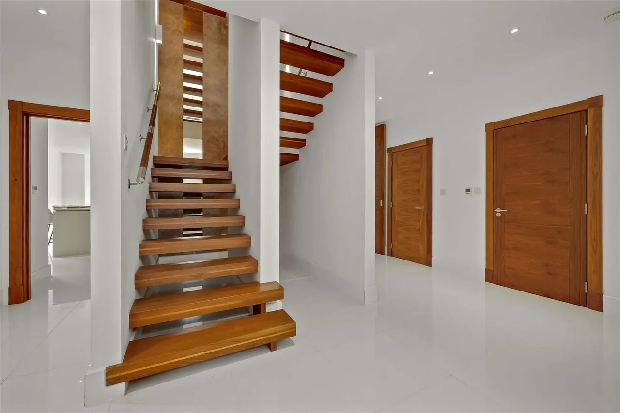 Warren Close, Esher, Surrey, KT10 9RU, photo 7