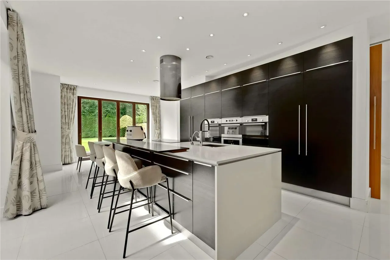 Warren Close, Esher, Surrey, KT10 9RU, photo 3