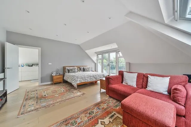Wickliffe Avenue, London, N3, photo 9