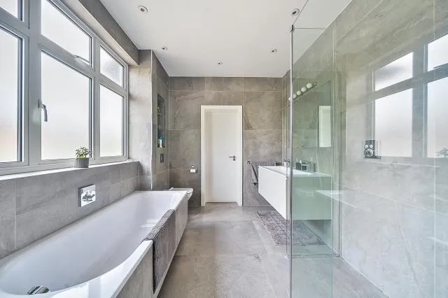 Wickliffe Avenue, London, N3, photo 18