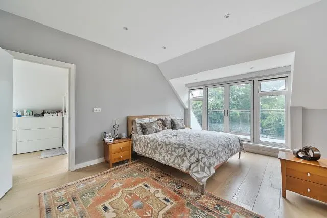 Wickliffe Avenue, London, N3, photo 11