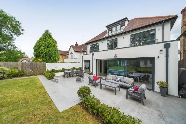 Wickliffe Avenue, London, N3, photo 20