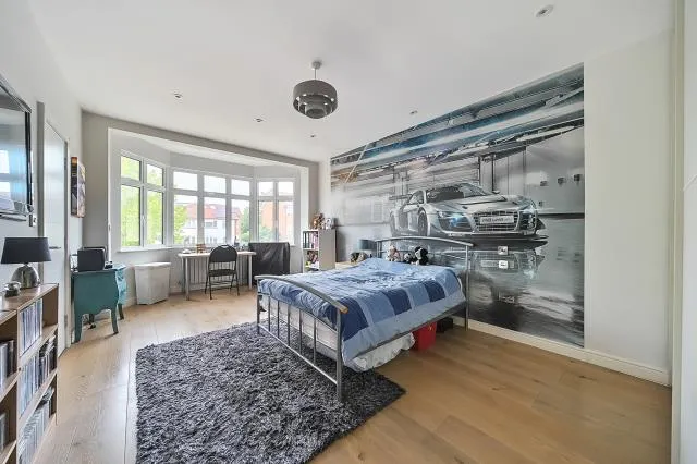 Wickliffe Avenue, London, N3, photo 14