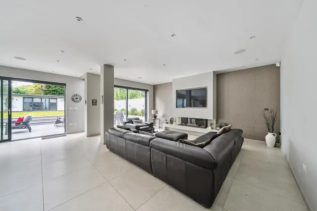 Wickliffe Avenue, London, N3, photo 3