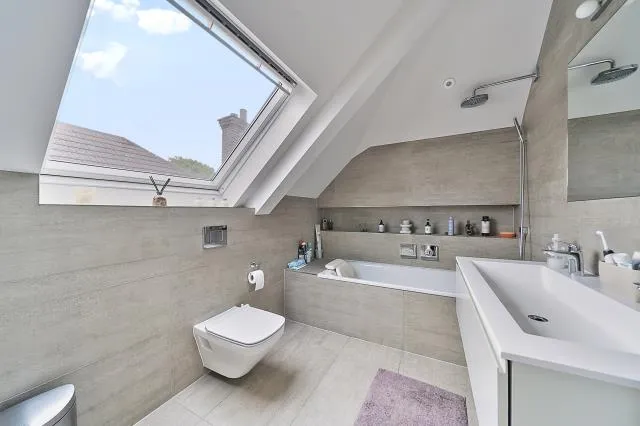 Wickliffe Avenue, London, N3, photo 17