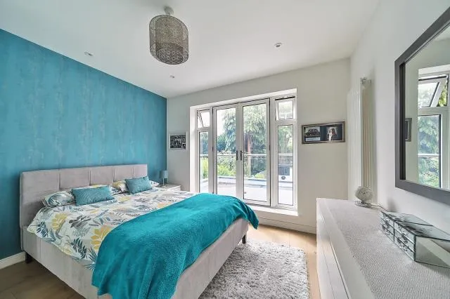 Wickliffe Avenue, London, N3, photo 13