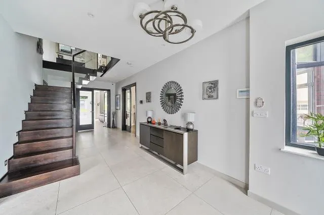 Wickliffe Avenue, London, N3, photo 8
