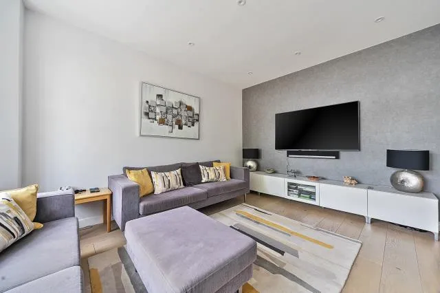 Wickliffe Avenue, London, N3, photo 5