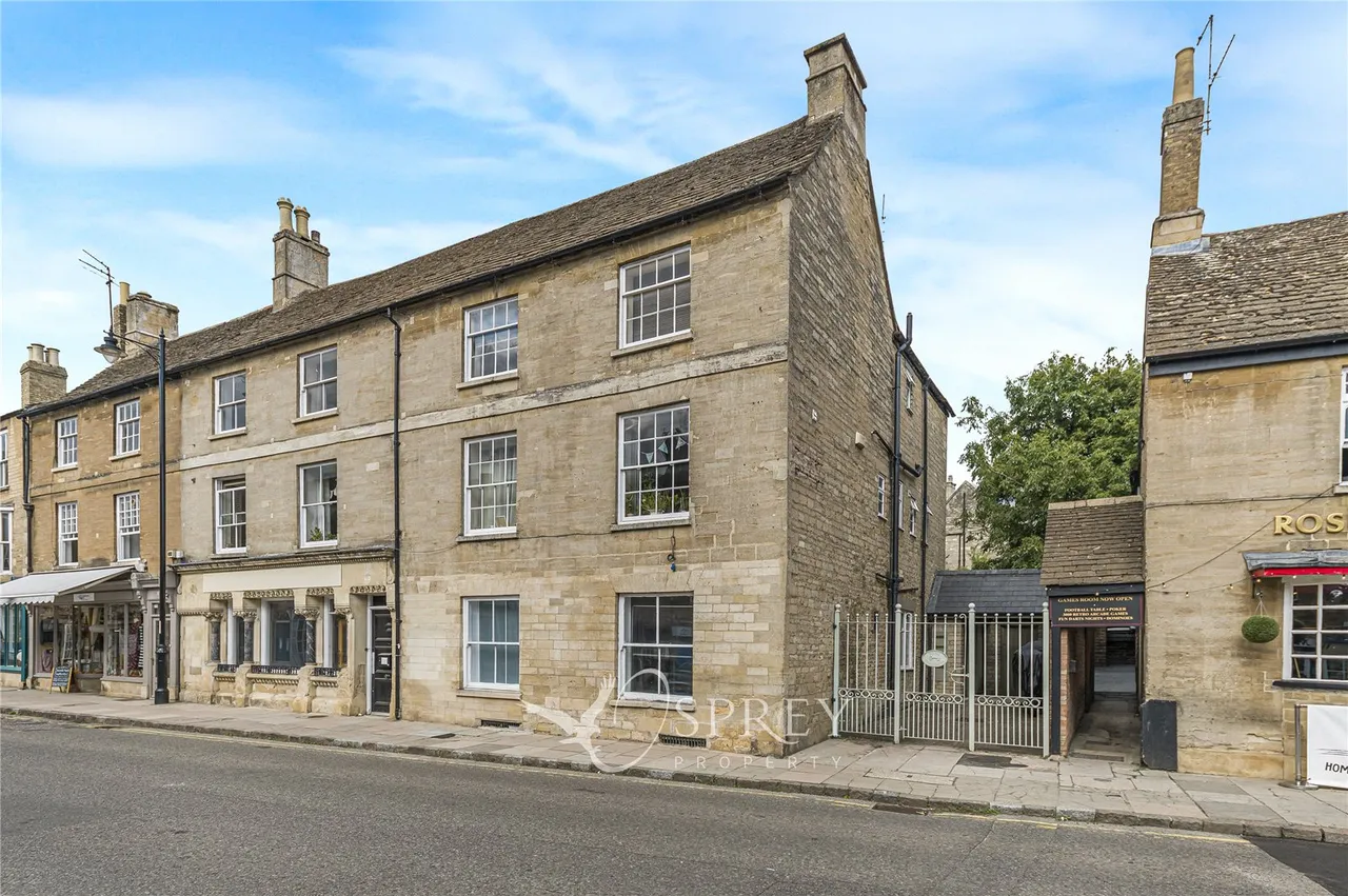 1 bed flat for sale, Market Place, Oundle, PE8