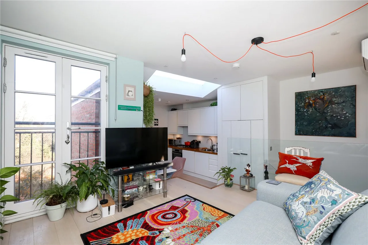 2 bed flat for sale, Hereford Road, London, W3