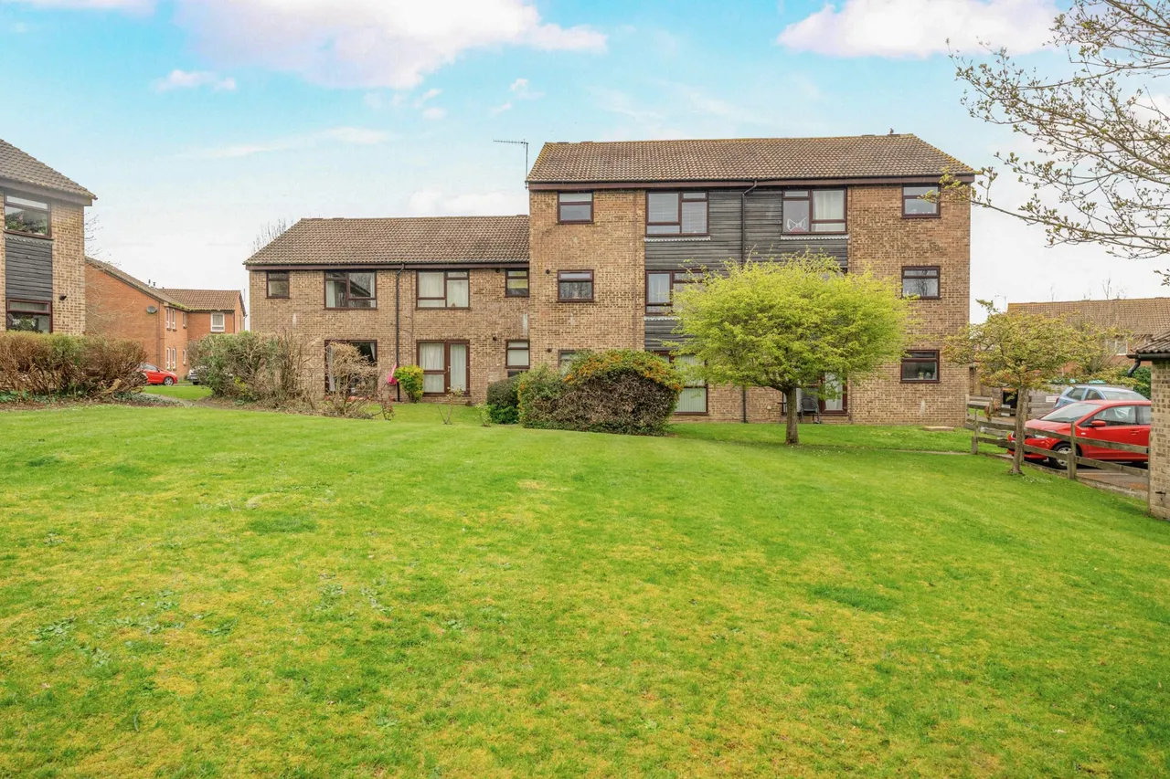 Kingfisher Drive, Guildford, GU4, photo 10
