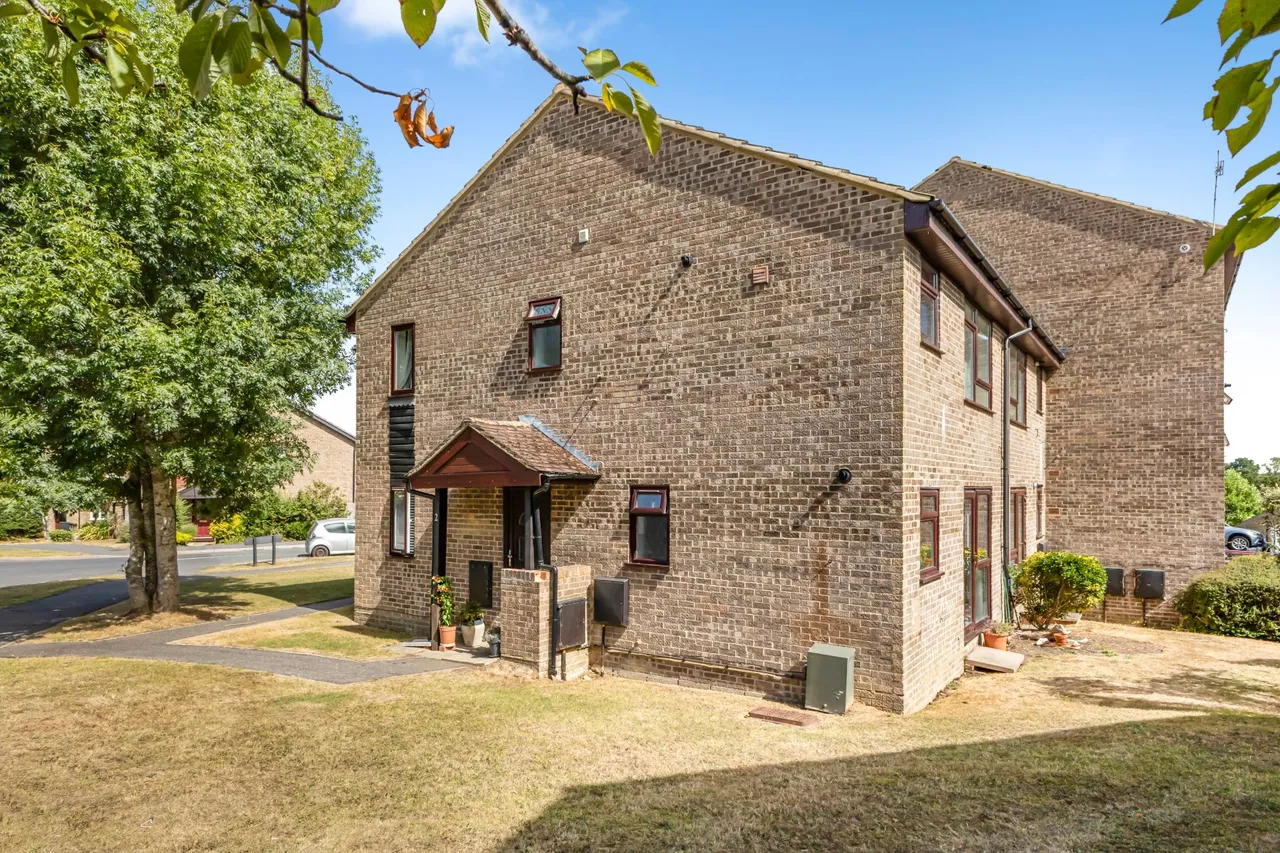 Kingfisher Drive, Guildford, GU4, photo 9
