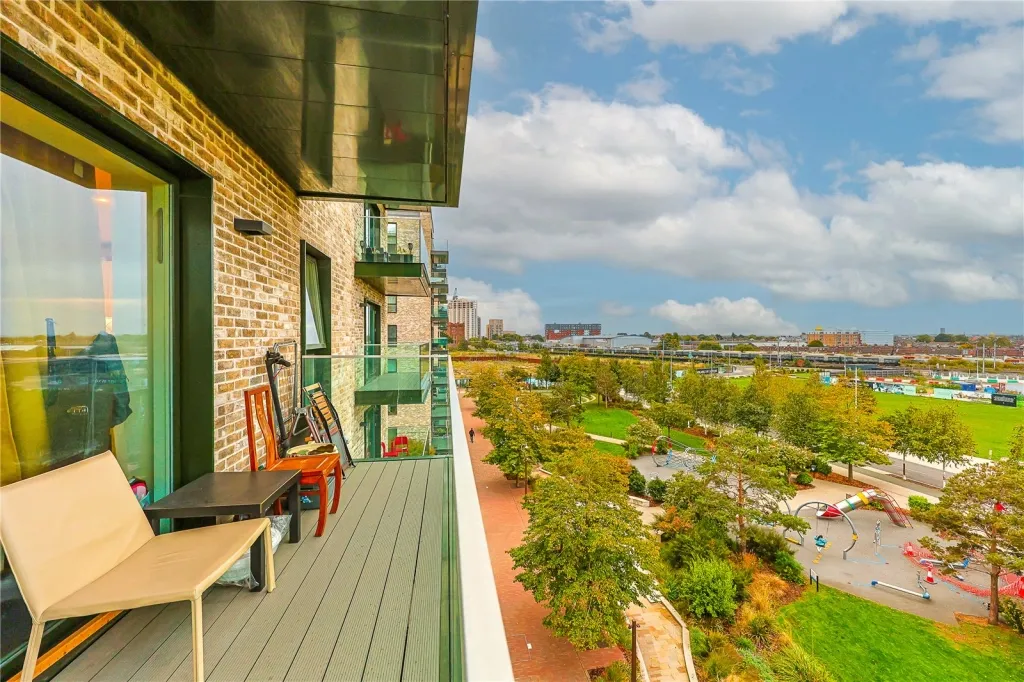 Greenleaf Walk, Southall, UB1, photo 9