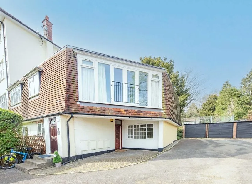 2 bed flat to rent, The Downs, West Wimbledon, SW20