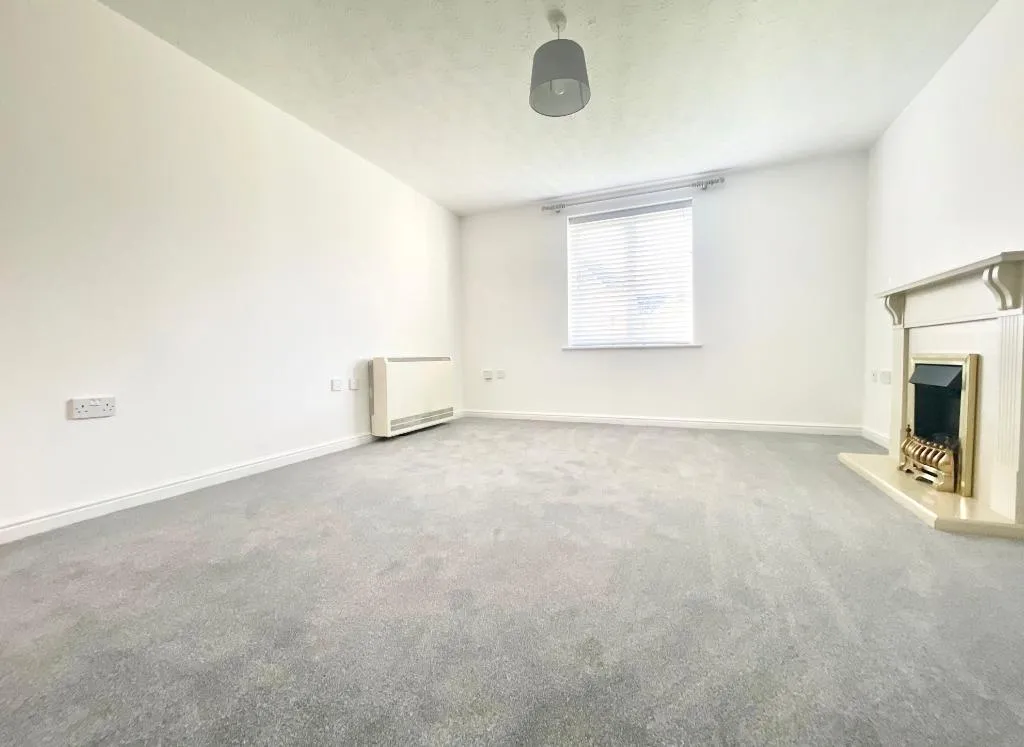 Lloyd Close, Cheltenham, GL51, photo 3