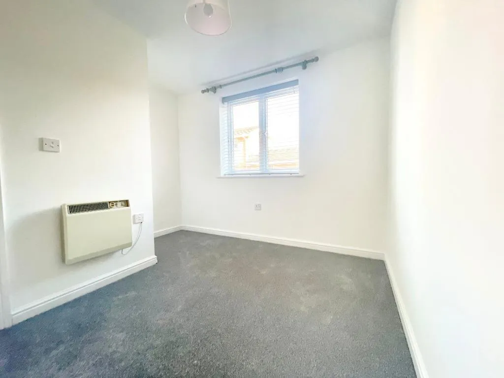 Lloyd Close, Cheltenham, GL51, photo 7