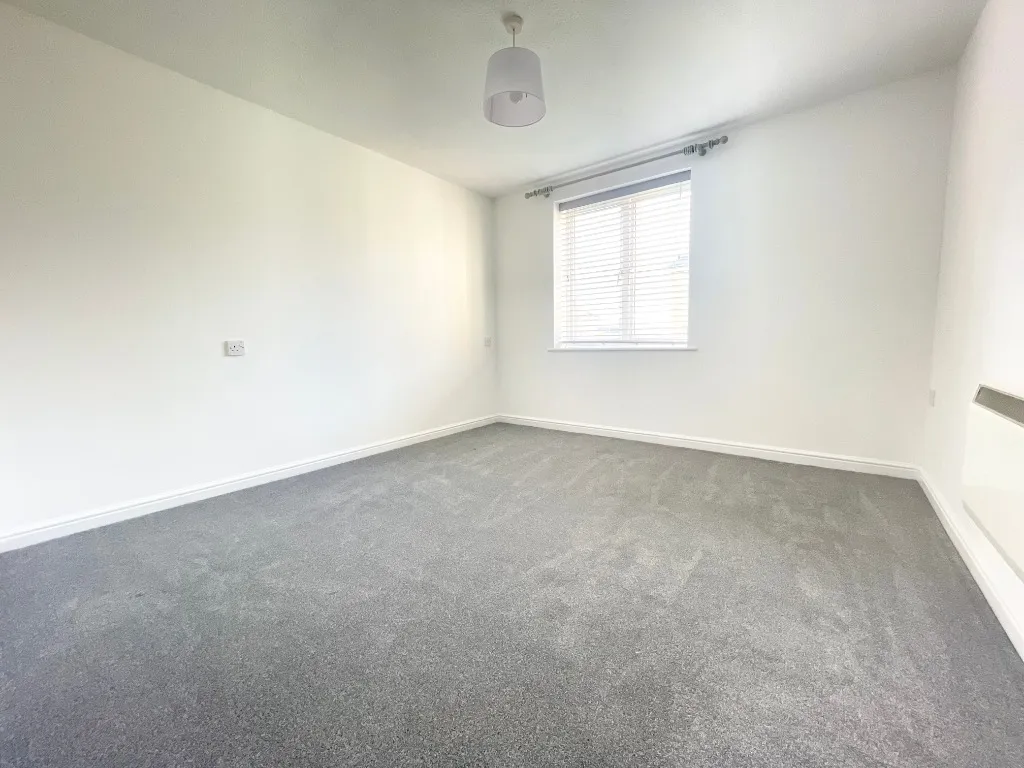 Lloyd Close, Cheltenham, GL51, photo 5