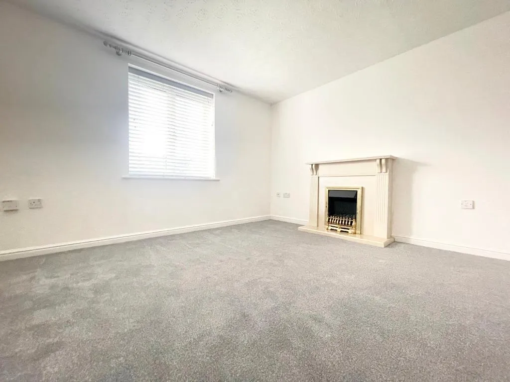 Lloyd Close, Cheltenham, GL51, photo 4