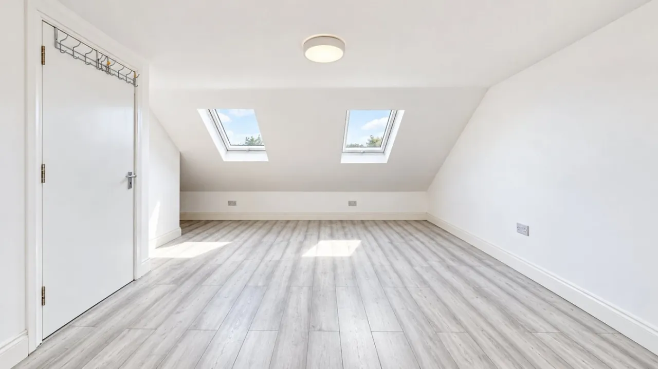 2 bed flat to rent, Costons Lane, Greenford, UB6