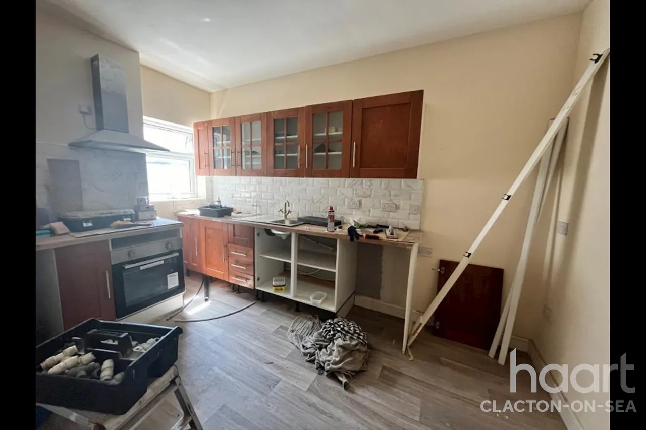 Hayes Road, CO15, photo 3