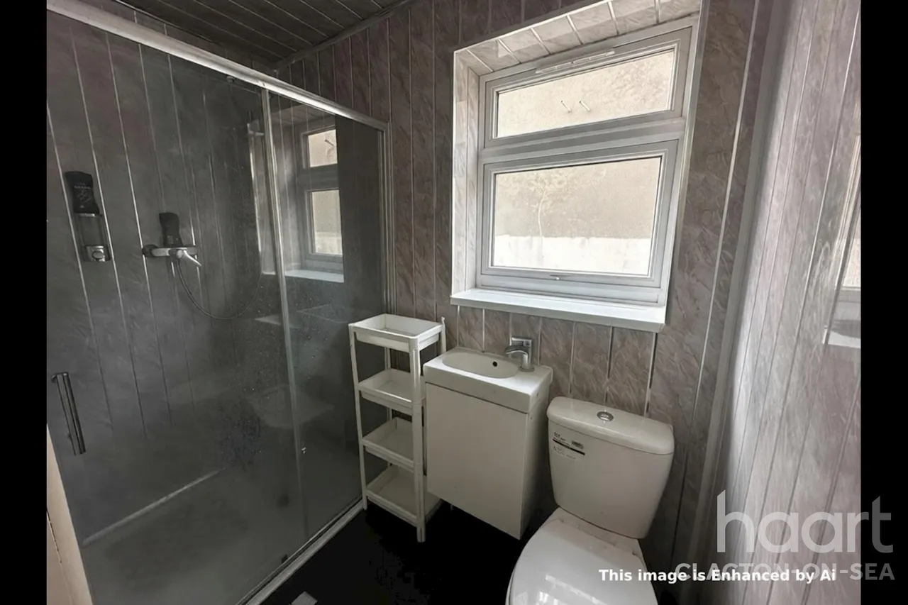 Hayes Road, CO15, photo 7