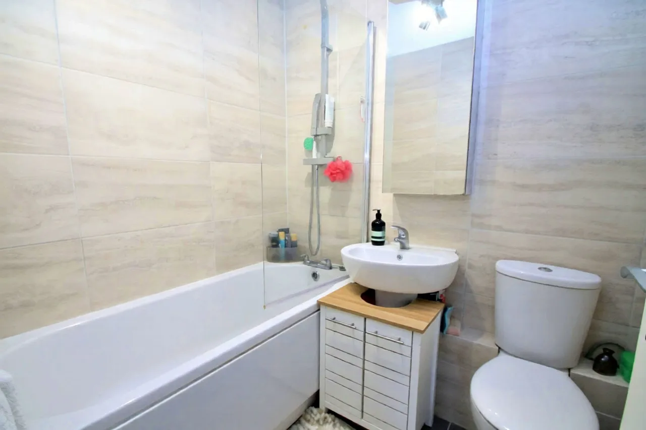 Hendren Close, Greenford, UB6, photo 5