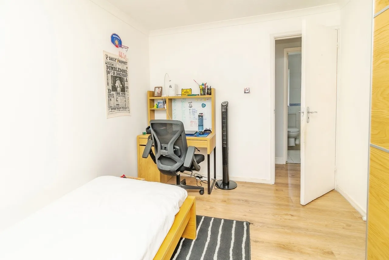 Quantock Crescent, Emerson Valley, Milton Keynes, Buckinghamshire, MK4, photo 12