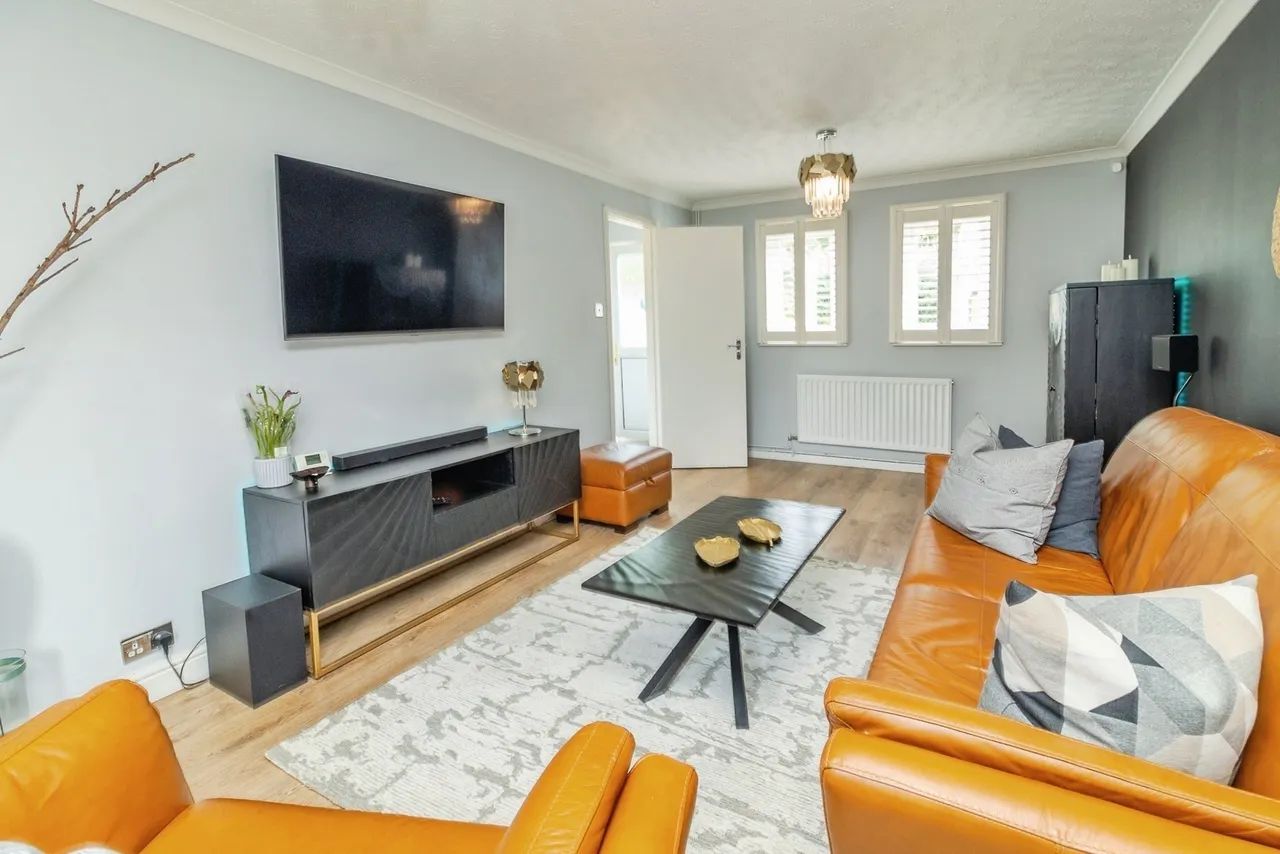 Quantock Crescent, Emerson Valley, Milton Keynes, Buckinghamshire, MK4, photo 2