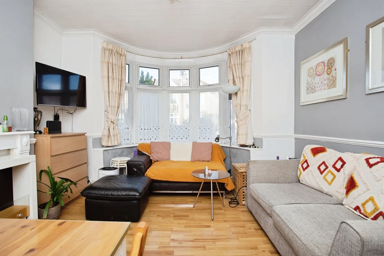 4 bed house for sale — Cambridge Road, Harrow