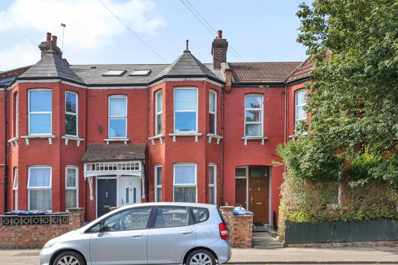 3 bed flat for sale, Denzil Road, London, NW10