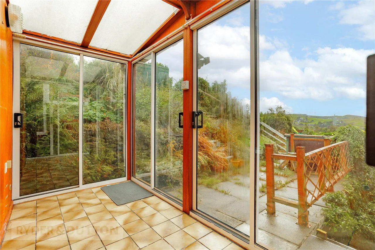 Den Hill Drive, Springhead, OL4, photo 4
