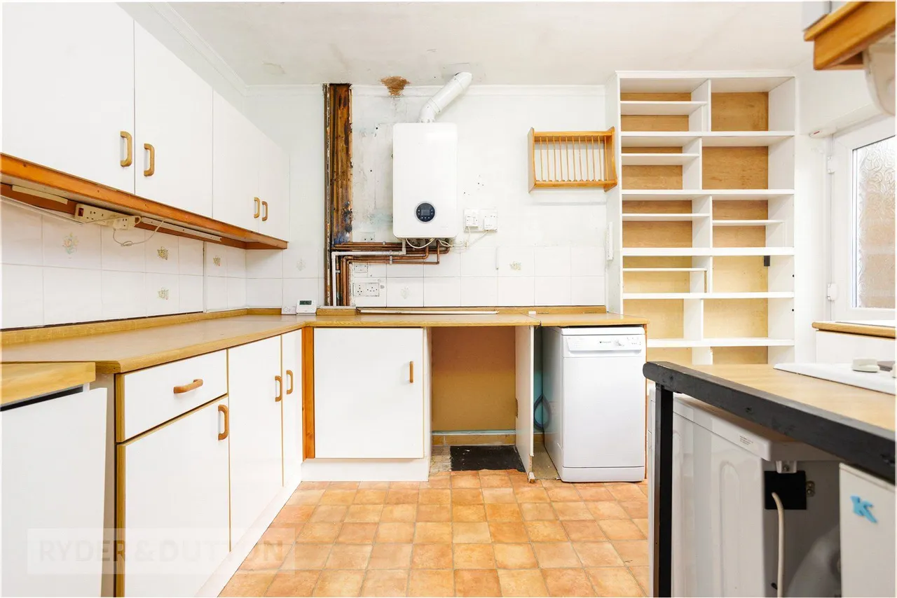 Den Hill Drive, Springhead, OL4, photo 12