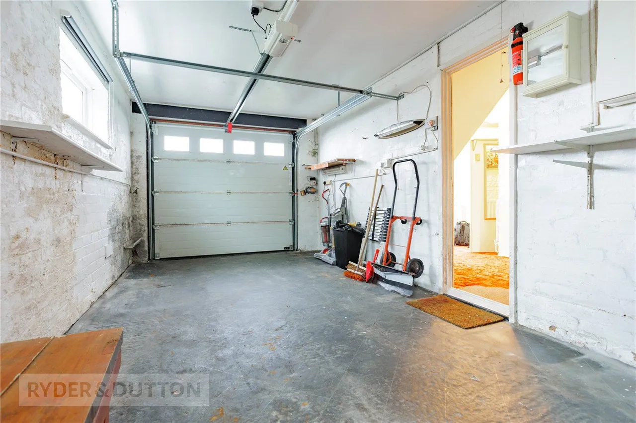 Den Hill Drive, Springhead, OL4, photo 10