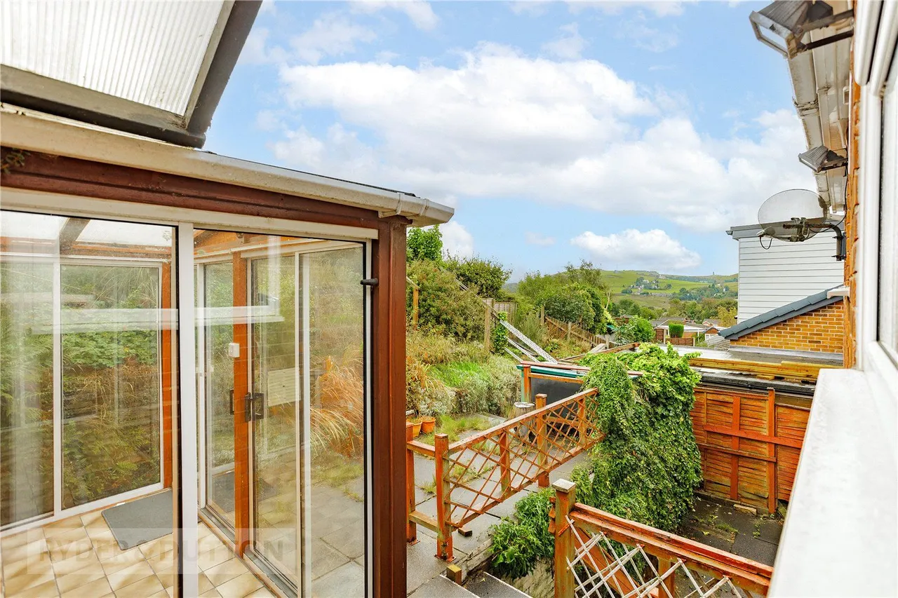 Den Hill Drive, Springhead, OL4, photo 5