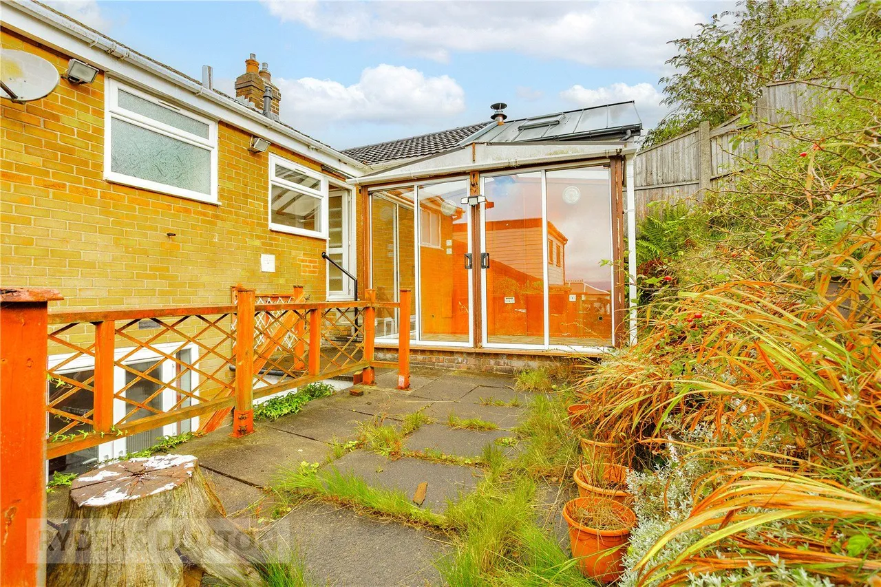 Den Hill Drive, Springhead, OL4, photo 3